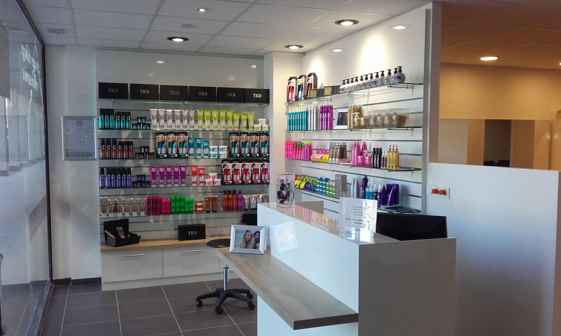Lox Coiffure Centre commercial Carrefour Montluçon